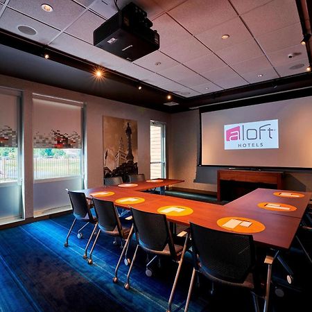 Aloft Cleveland Airport Hotel Северен Олмстед Екстериор снимка