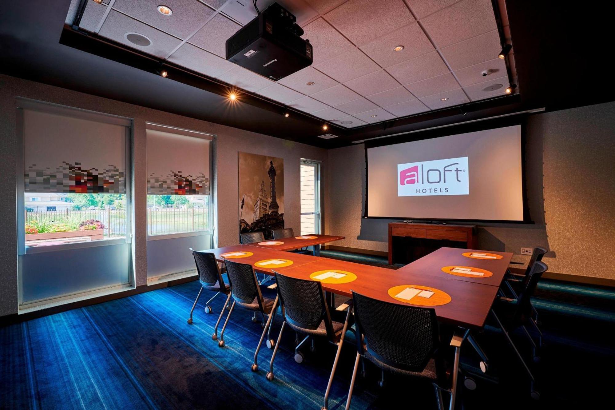 Aloft Cleveland Airport Hotel Северен Олмстед Екстериор снимка
