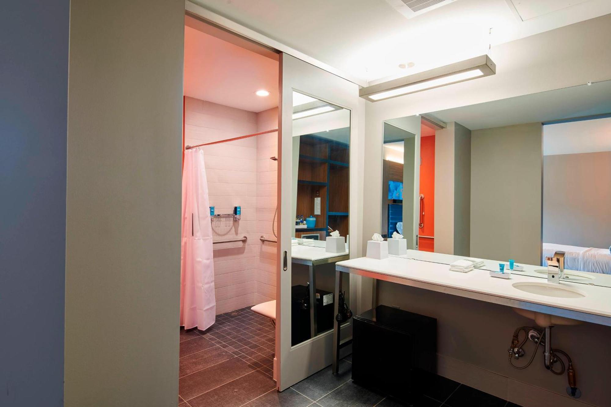 Aloft Cleveland Airport Hotel Северен Олмстед Екстериор снимка