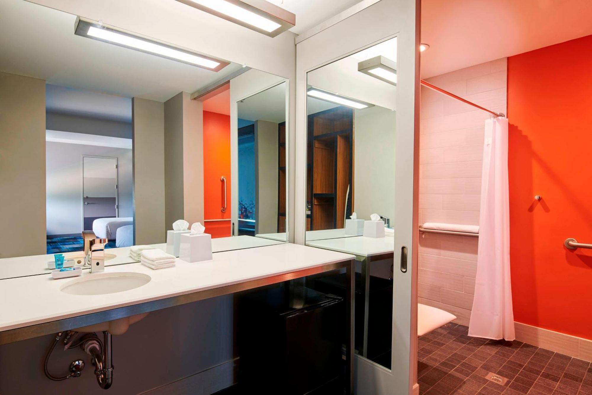 Aloft Cleveland Airport Hotel Северен Олмстед Екстериор снимка