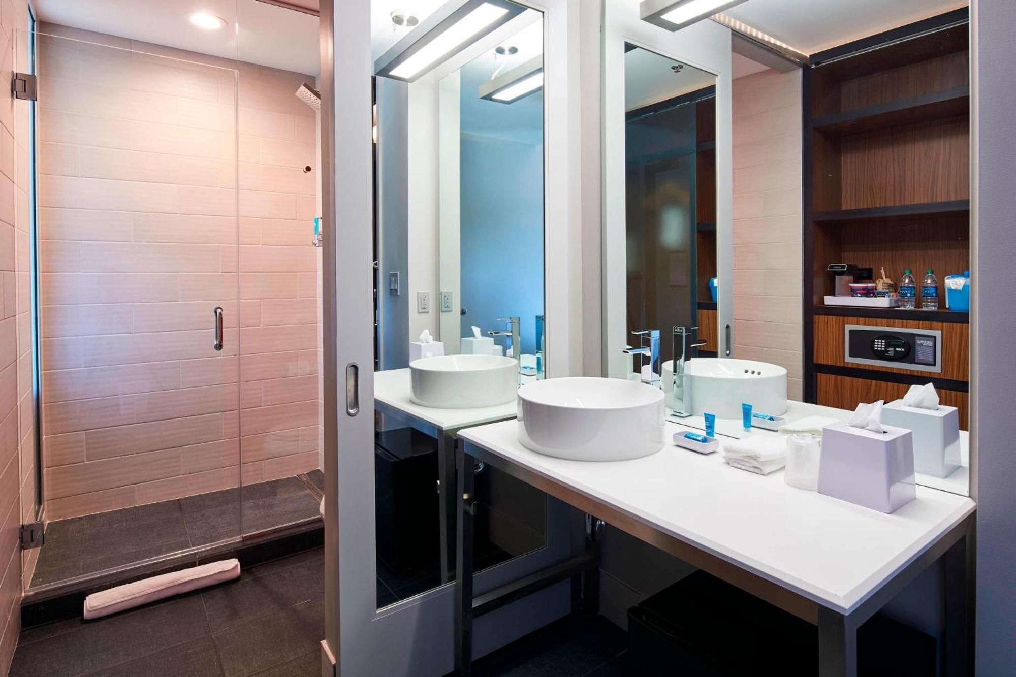Aloft Cleveland Airport Hotel Северен Олмстед Екстериор снимка
