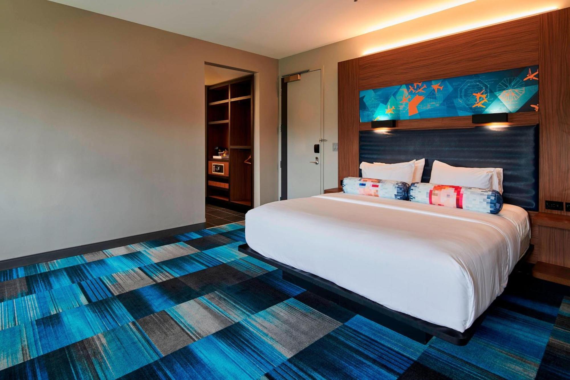 Aloft Cleveland Airport Hotel Северен Олмстед Екстериор снимка