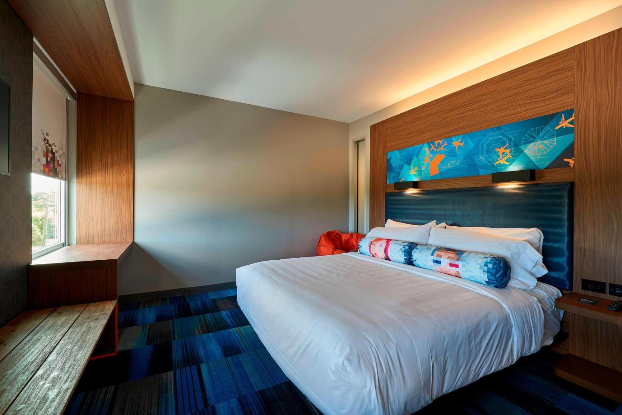 Aloft Cleveland Airport Hotel Северен Олмстед Екстериор снимка