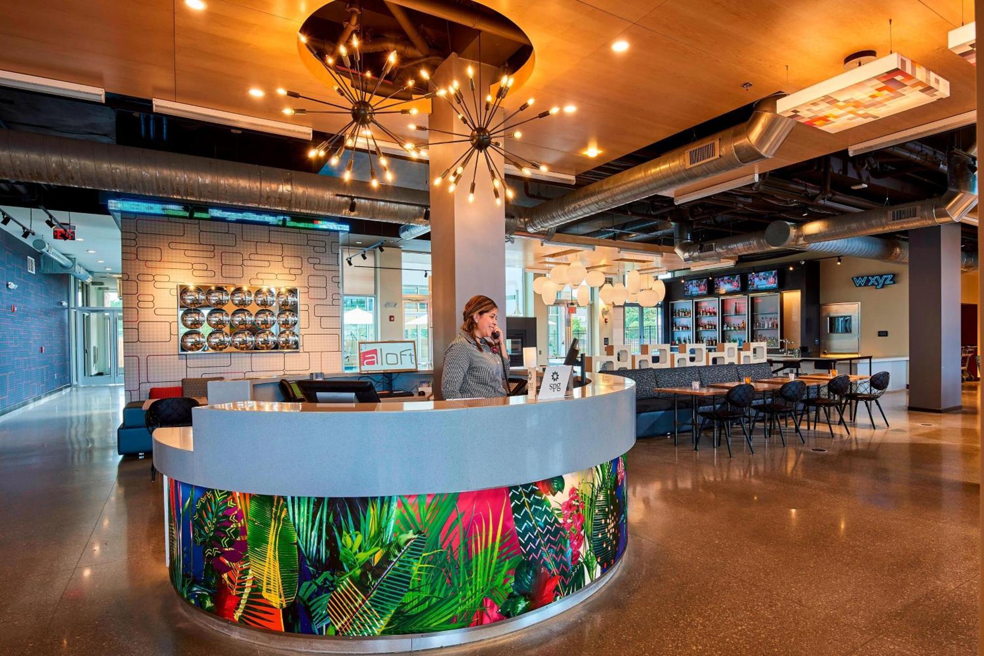 Aloft Cleveland Airport Hotel Северен Олмстед Екстериор снимка