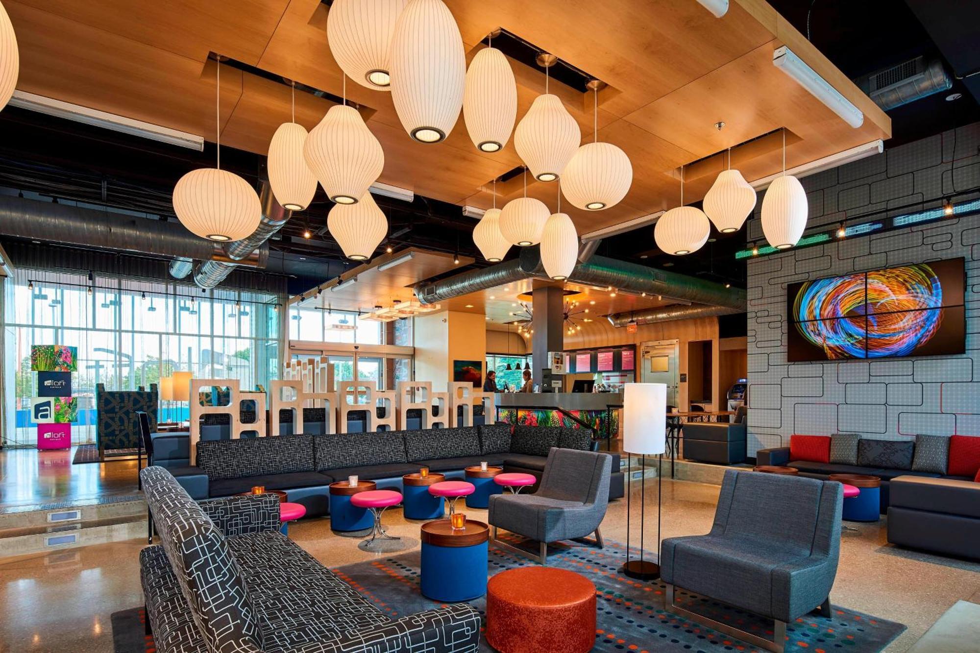 Aloft Cleveland Airport Hotel Северен Олмстед Екстериор снимка